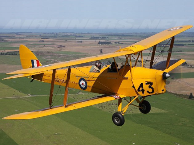D.H 82A Tiger Moth