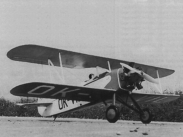 Avia B-422